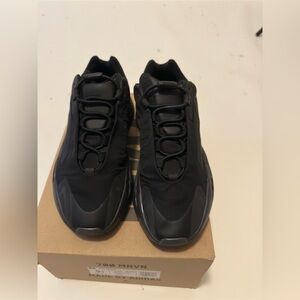 700 MNVN BLACK 9 1/2